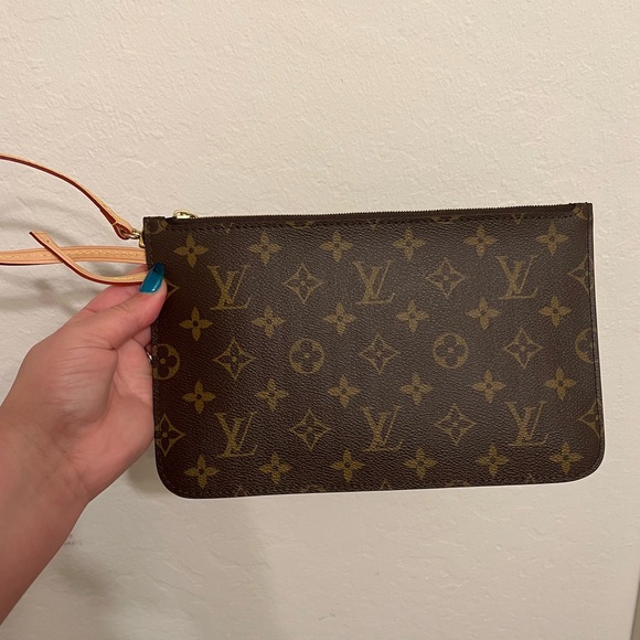 Brand new Louis Vuitton Neverfull Pouch - Picture 1 of 7